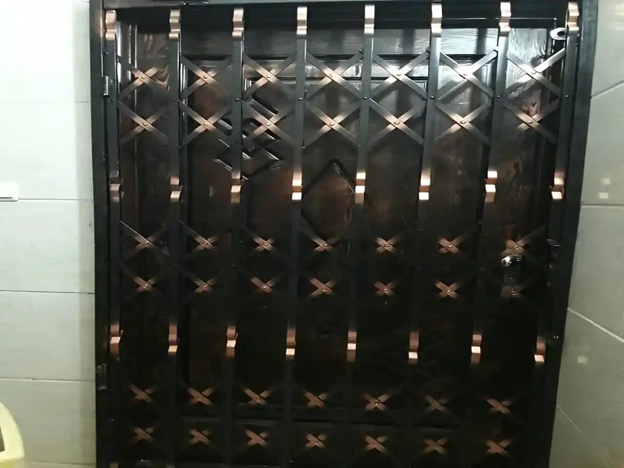 نصب حفاظ کشویی آکاردئونی