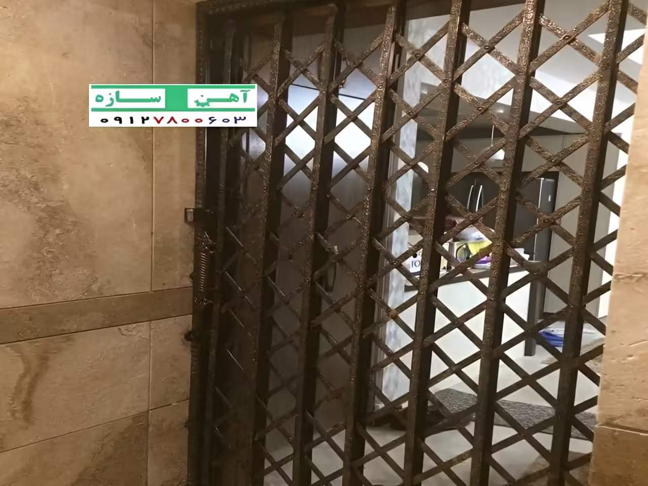 حفاظ درب آکاردئونی