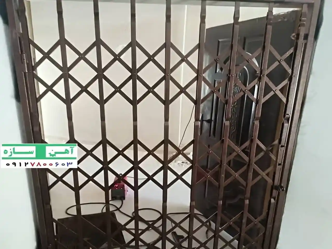 حفاظ درب آکاردئونی