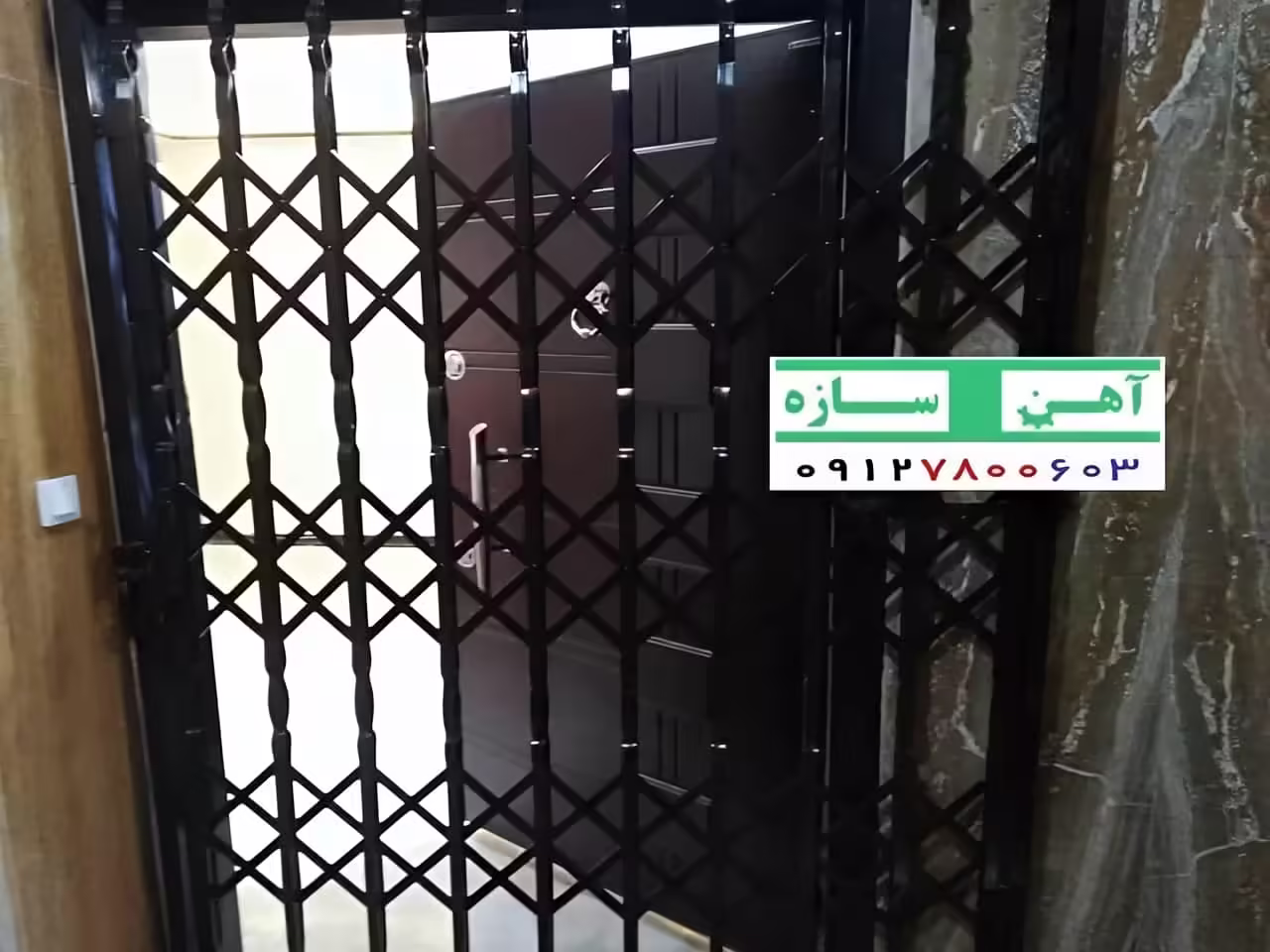 حفاظ درب آکاردئونی