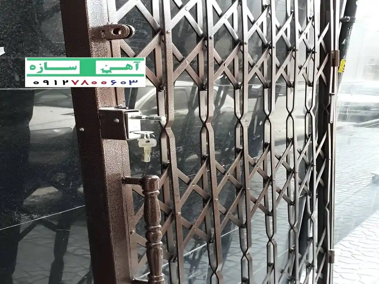 حفاظ درب آکاردئونی