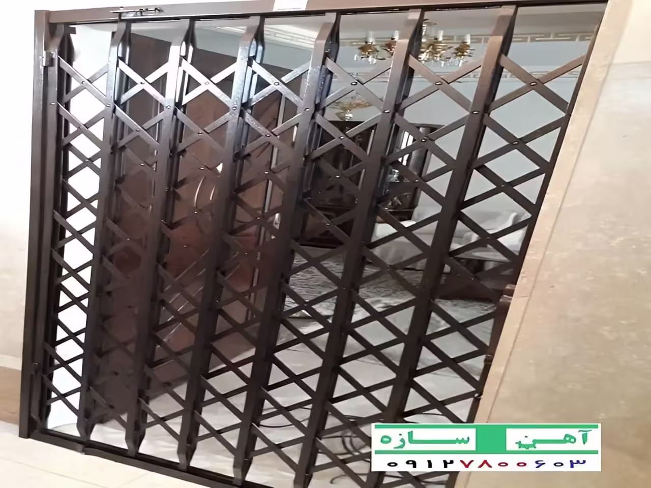 حفاظ درب آکاردئونی