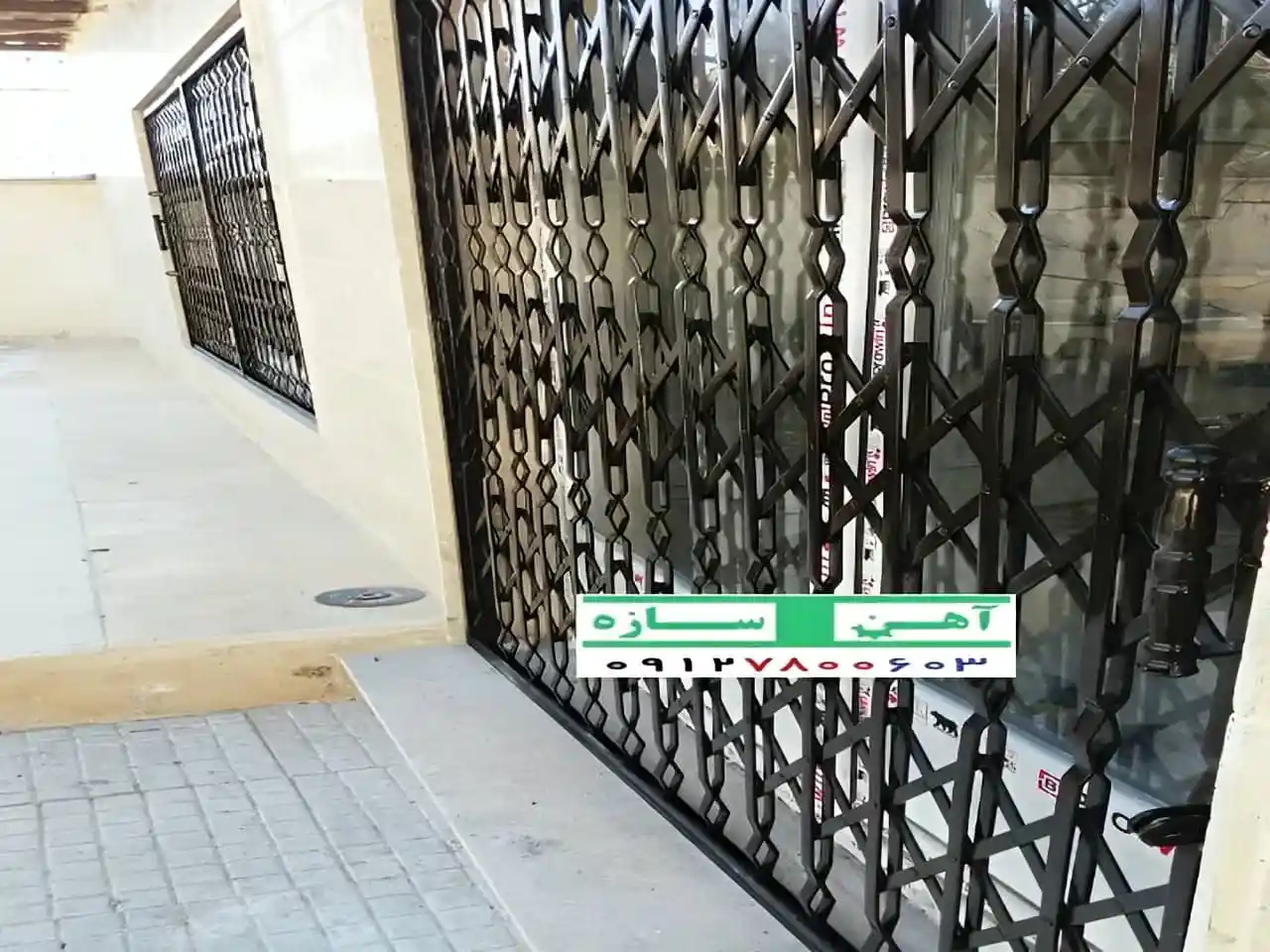 حفاظ درب آکاردئونی