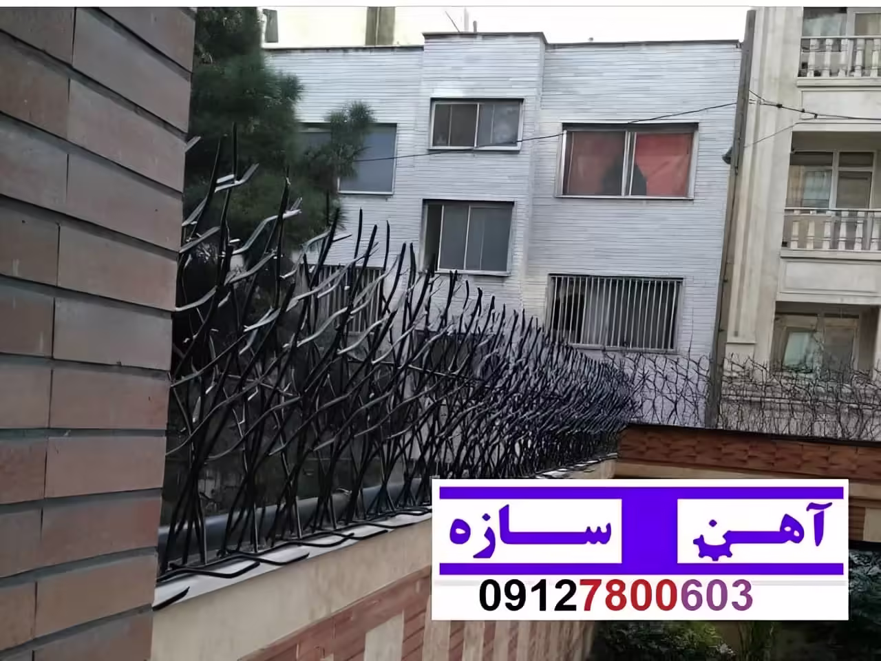 نرده آهنی دیوار