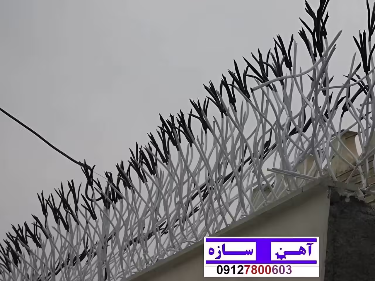 نرده آهنی دیوار