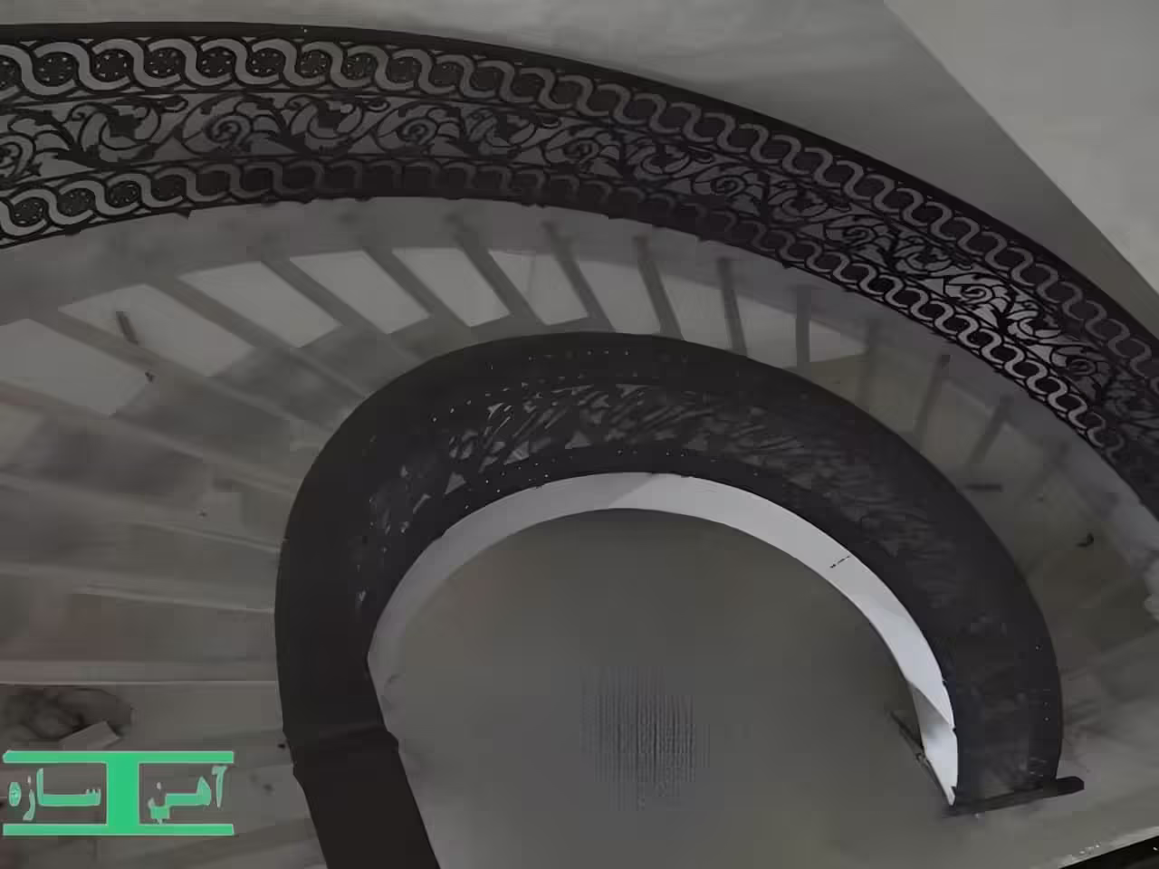 پله اهنی اماده