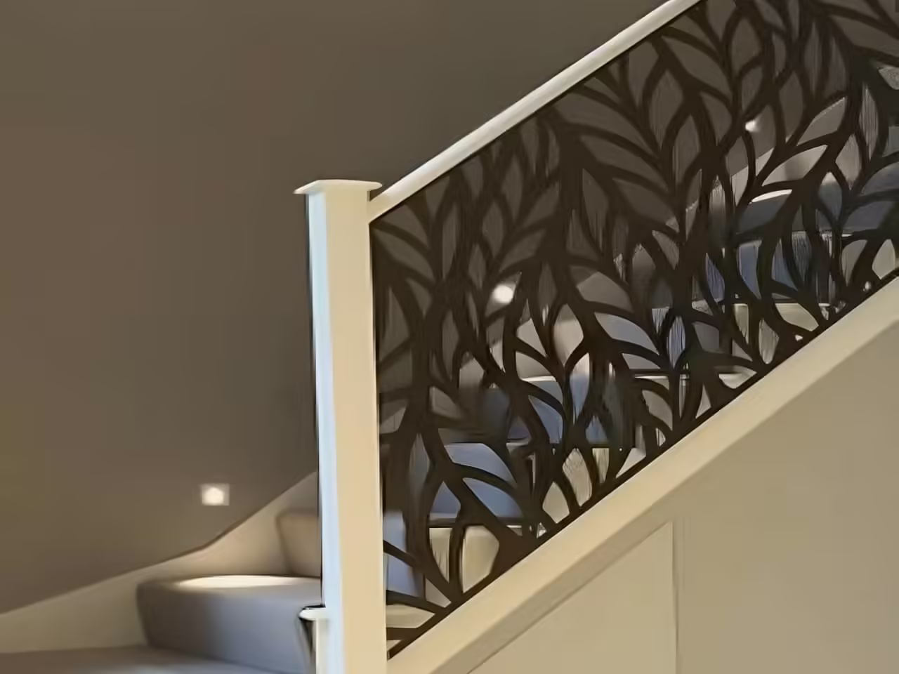 طراحی و اجرای نرده ی سی ان سی