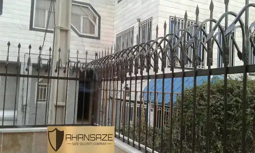 نرده دزدگیر روی دیوار منطقه 6 تهران