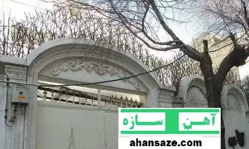 نرده حفاظ روی دیوار شاخ گوزنی بوته ای در کرمانشاه