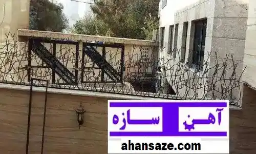 نصاب حفاظ نرده روی دیوار شیراز کله شاخ گوزنی لیلیوم بوته ای