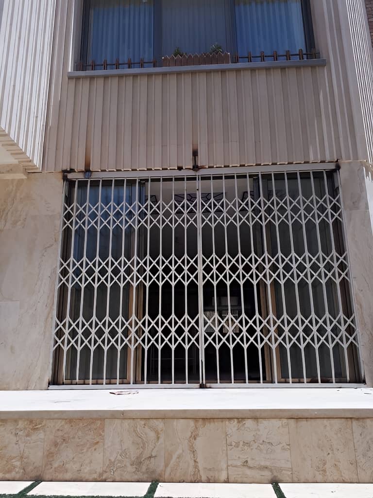 نکات مهم در نصب حفاظ و نرده درب آکاردئونی