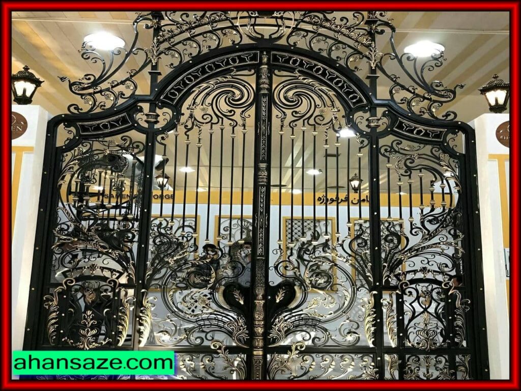 مدل‌های مختلف درب حیاط شیک و مدرن