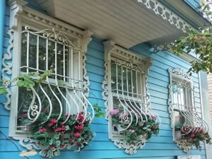 حفاظ پنجره با جای گلدان