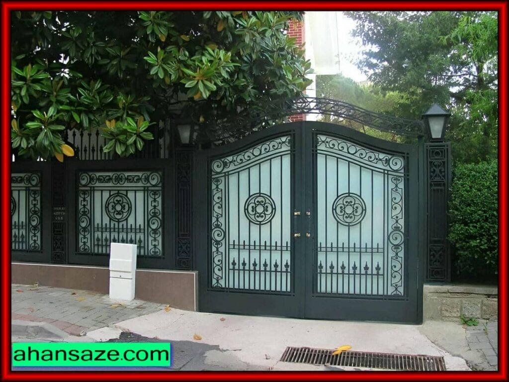 ویژگی‌های کلیدی مقایسه درب های فرفورژه و فلزی ساده