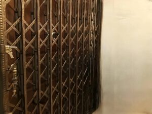 حفاظ آهنی در اختیاریه