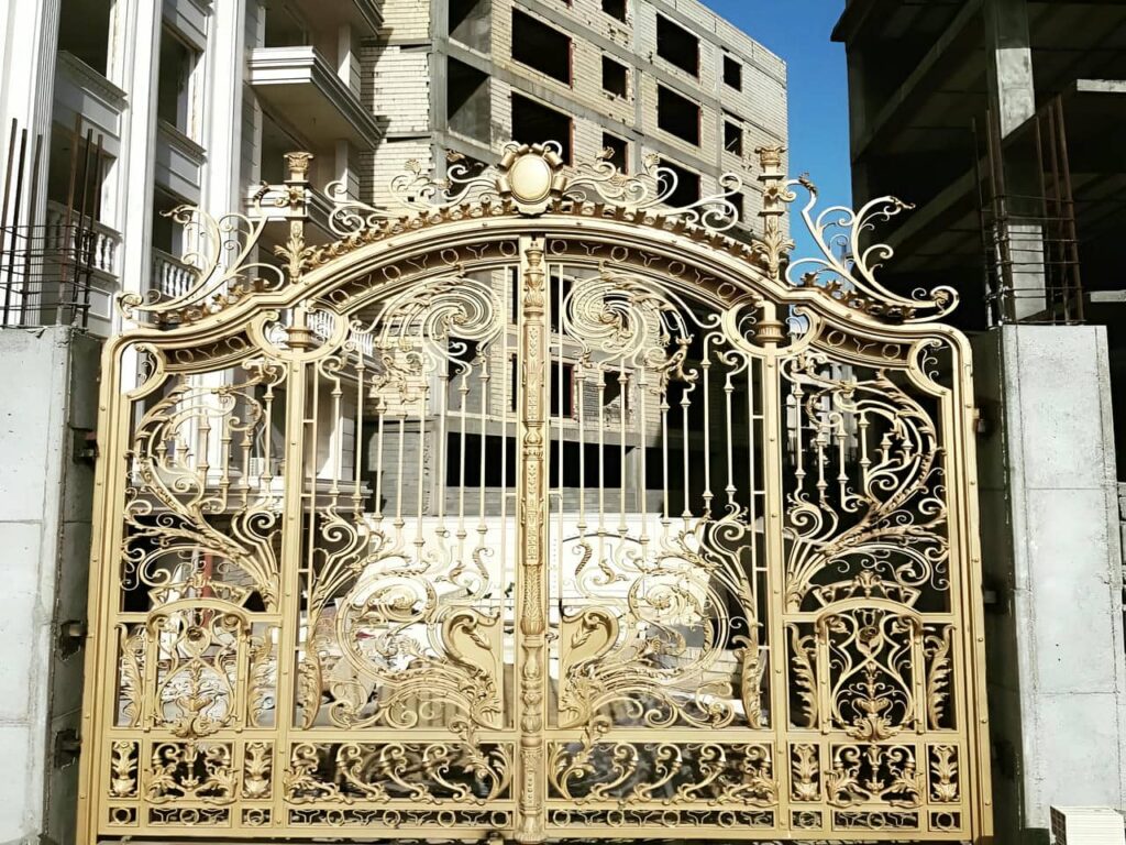 درب حیاط فرفورژه در دماوند