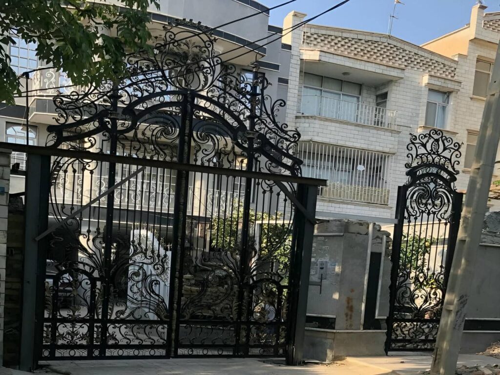 دروازه حیاط