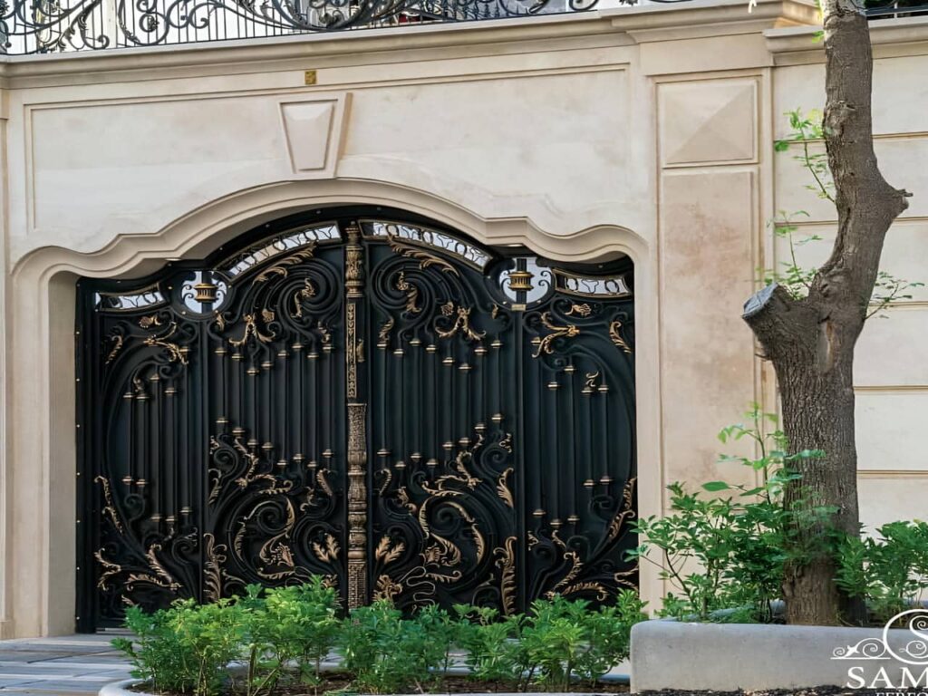 درب حیاط فرفورژه در سیرجان