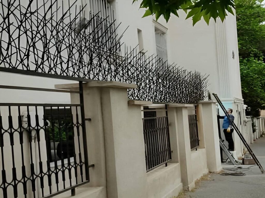 حفاظ آهنی در سعادت آباد