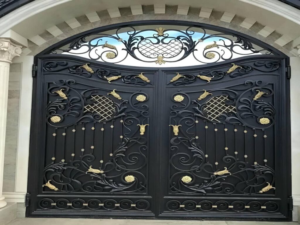درب حیاط فرفورژه در کردستان