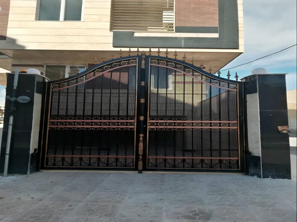 درب فرفورژه فلزی در هشتگرد