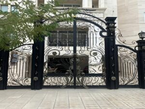 درب حیاط ویلایی در کاشان