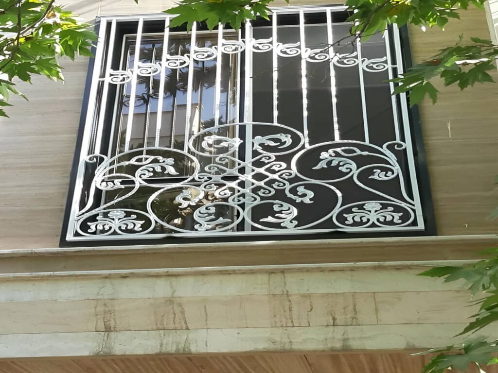 نرده فلزی فرفورژه زینتی