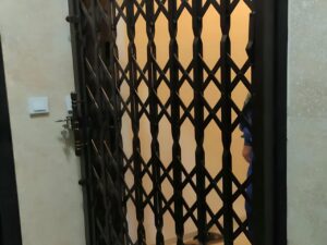 رنگ درب و حفاظ آکاردئونی