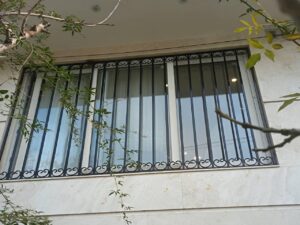 قانون نصب حفاظ پنجره و بالکن طبقه اول