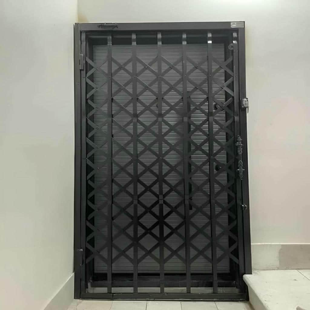 accordion-door-protection-apartment-rj نحوه محاسبه قیمت نرده و محافظ آکاردئونی به ازای هر متر مربع
