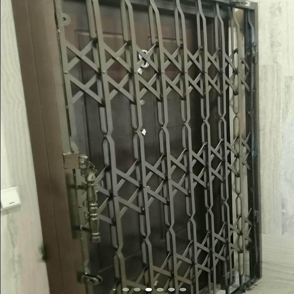 accordion-door-protection-apartment-rs قیمت هر متر نرده آکاردئونی