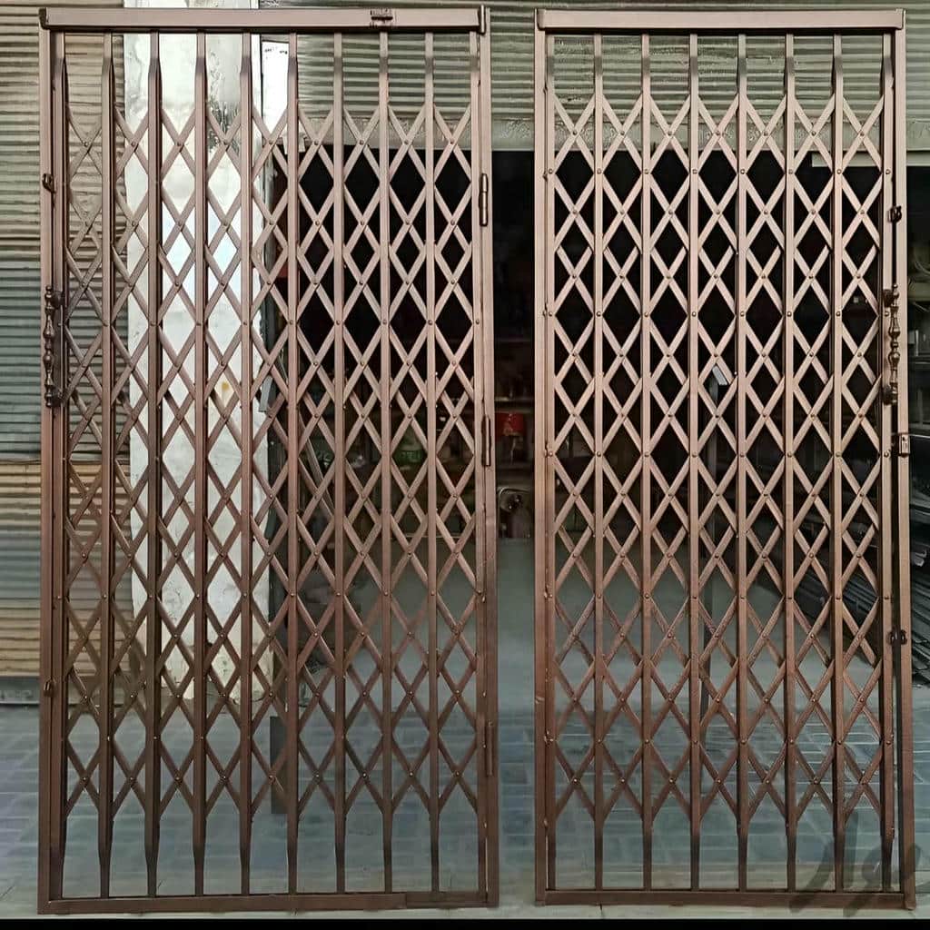 accordion-door-protection-apartment-si ساخت درب حفاظ آکاردئونی همراه با عکس و مشخصات