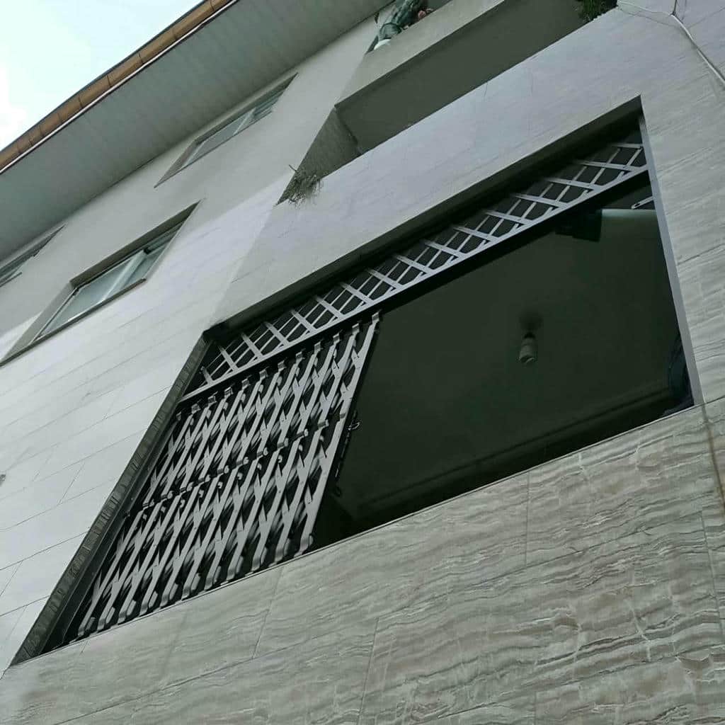 نصب درب آکاردئونی چهارگل در تبریز