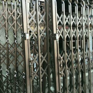 درب آکاردئونی در یاسوج