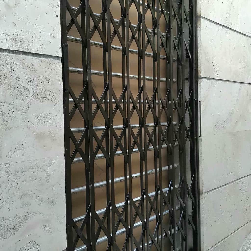 نصب درب آکاردئونی چهارگل در مریوان