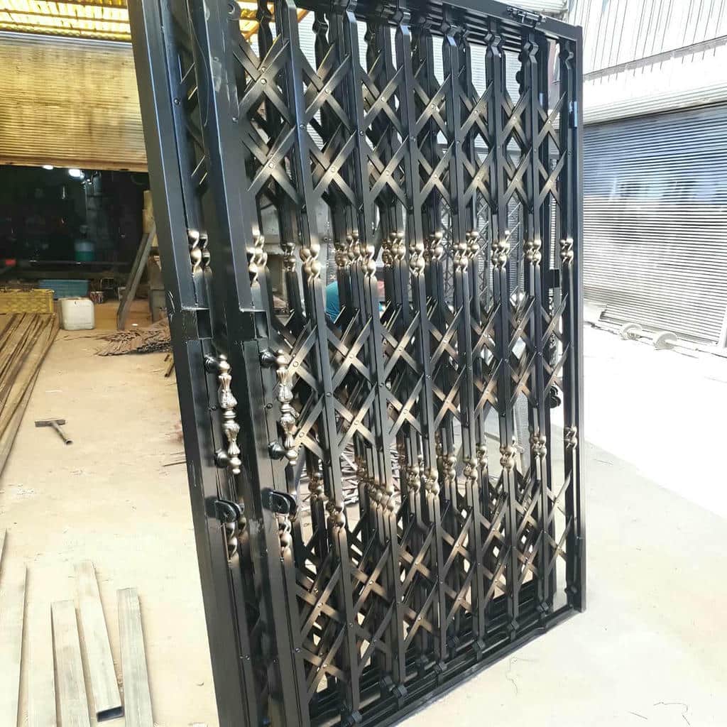 درب آکاردئونی در مریوان