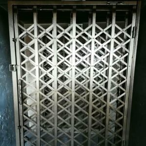 درب آکاردئونی در سقز