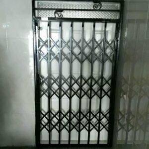 درب آکاردئونی در ارومیه