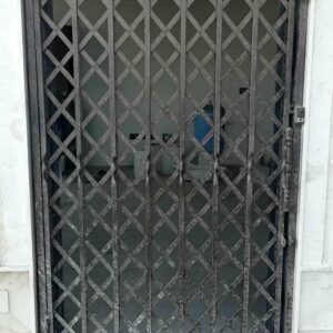 درب آکاردئونی در مشهد