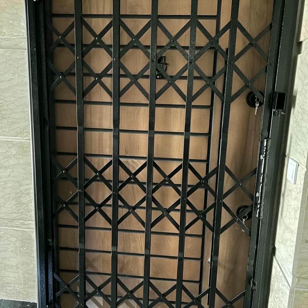 درب آکاردئونی در سیرجان