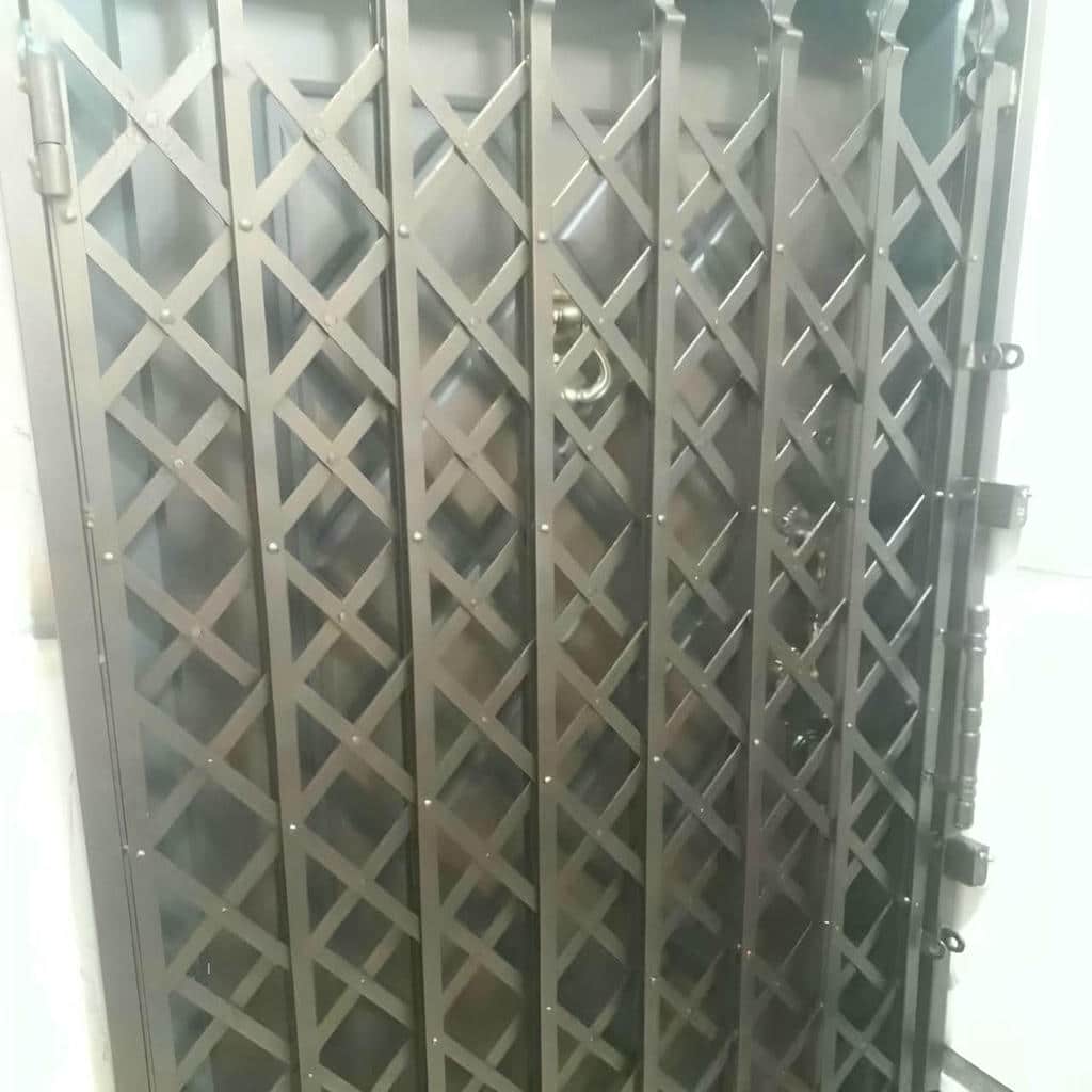 نصب درب آکاردئونی حفاظ آکاردئون چهارگل در بندرعباس