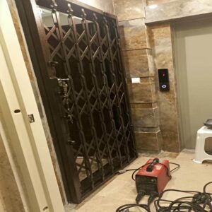 درب آکاردئونی در لواسان