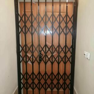 درب آکاردئونی در قزوین