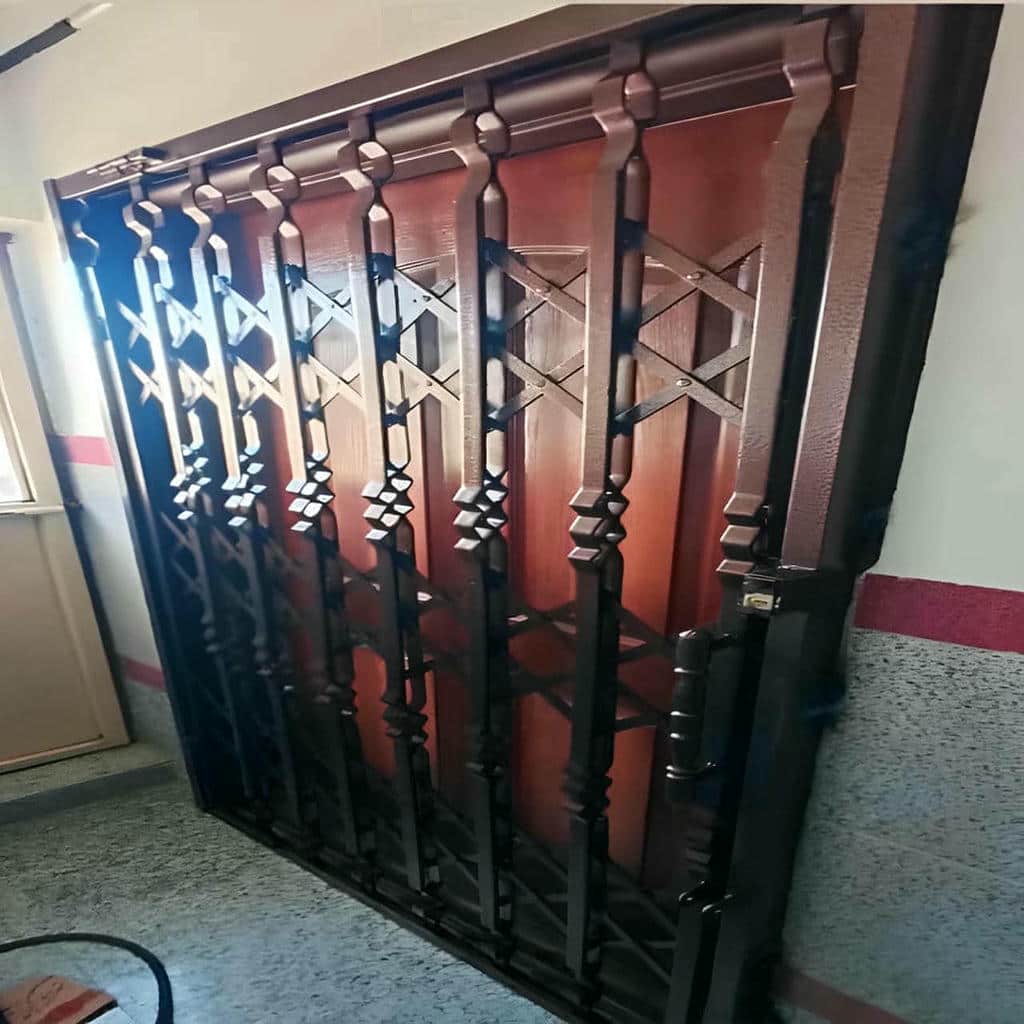 نصب درب آکاردئونی چهارگل در فیروزکوه