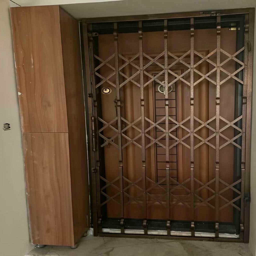 نصب درب آکاردئونی چهارگل در قم