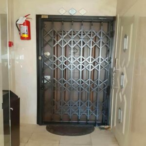 درب آکاردئونی در ساوه