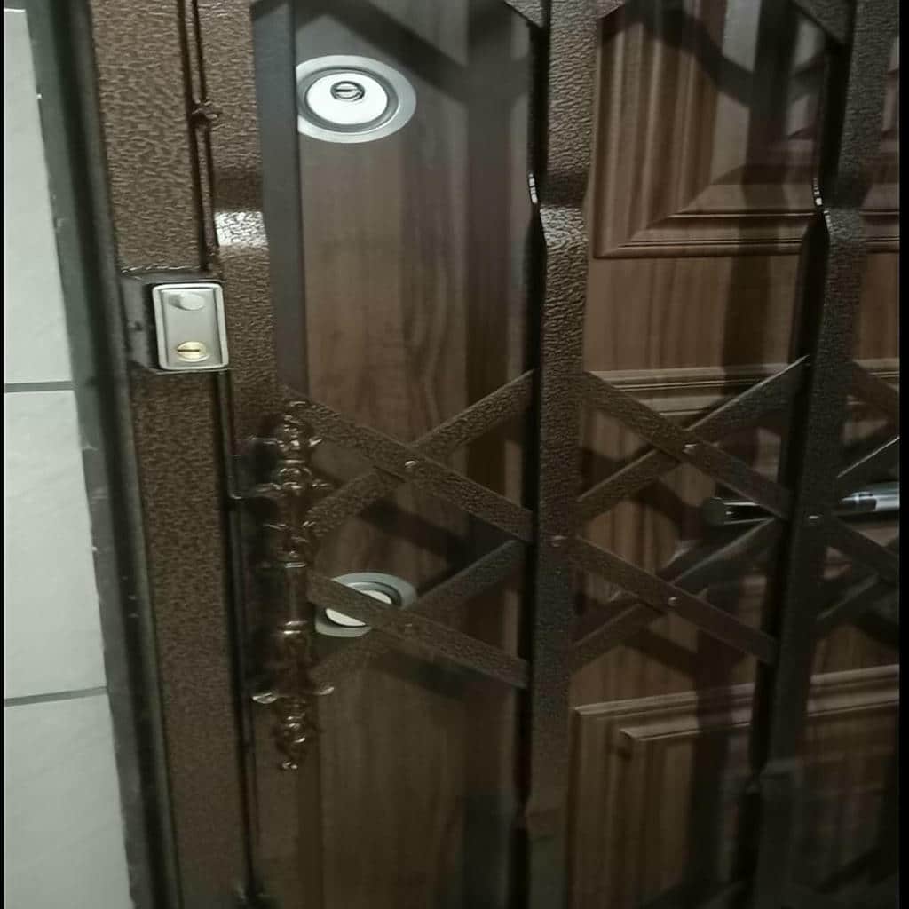 نصب درب آکاردئونی چهارگل در قائمشهر
