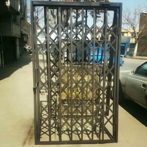 درب آکاردئونی در همدان