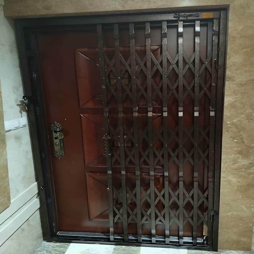 درب آکاردئونی در قم