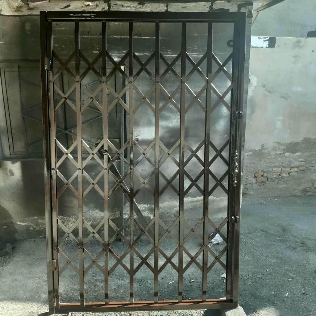 درب آکاردئونی در سنندج